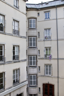 Logis principal, façade postérieure : détail de la cage de l'escalier d'angle. © Région Bourgogne-Franche-Comté, Inventaire du Patrimoine