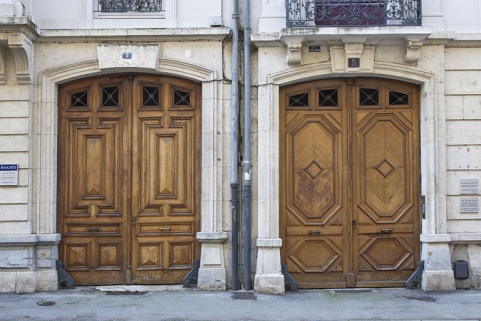Façade antérieure : détail du portail d'entrée. © Région Bourgogne-Franche-Comté, Inventaire du Patrimoine