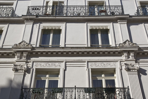 Façade antérieure : vue des deuxième et troisième balcons. © Région Bourgogne-Franche-Comté, Inventaire du Patrimoine