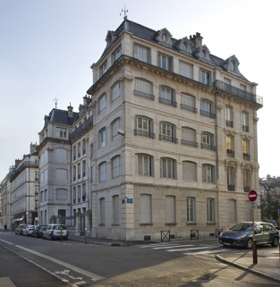 Façade latérale gauche et postérieure : de trois quarts droit. © Région Bourgogne-Franche-Comté, Inventaire du Patrimoine Façade latérale gauche et postérieure : de trois quarts droit. © Région Bourgogne-Franche-Comté, Inventaire du Patrimoine