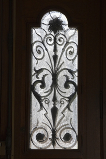 Intérieur, vestibule : détail d'un vitrage de la porte d'entrée. © Région Bourgogne-Franche-Comté, Inventaire du Patrimoine Intérieur, vestibule : détail d'un vitrage de la porte d'entrée. © Région Bourgogne-Franche-Comté, Inventaire du Patrimoine