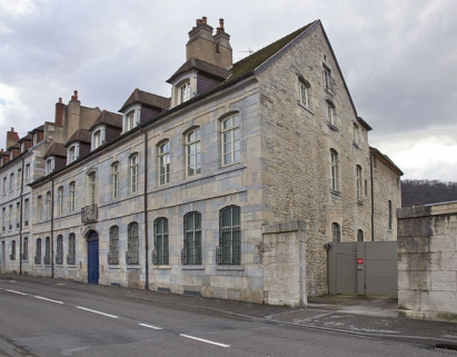 Vue d'ensemble depuis la rue, de trois quarts droit. © Région Bourgogne-Franche-Comté, Inventaire du Patrimoine