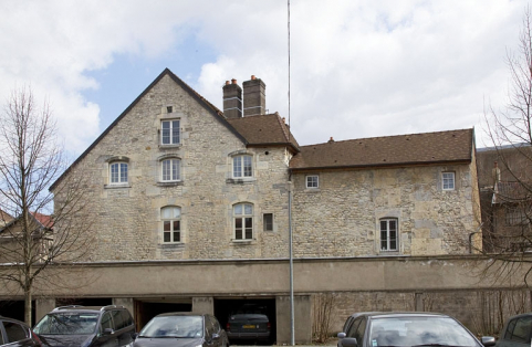 Vue de la façade latérale droite, de face. © Région Bourgogne-Franche-Comté, Inventaire du Patrimoine