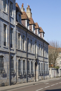 Façade antérieure : vue rapprochée, de trois quarts gauche. © Région Bourgogne-Franche-Comté, Inventaire du Patrimoine