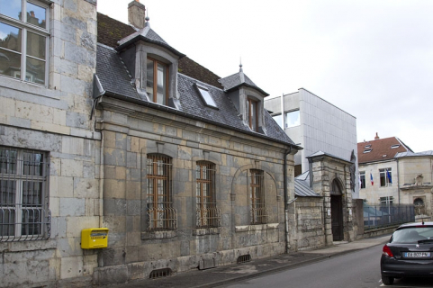 Vue d'ensemble depuis la rue, de trois quarts gauche. © Région Bourgogne-Franche-Comté, Inventaire du Patrimoine