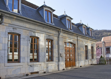 Vue d'ensemble de la façade antérieure, de trois quarts gauche. © Région Bourgogne-Franche-Comté, Inventaire du Patrimoine