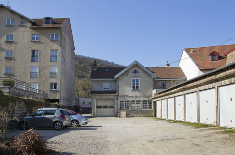 Vue du logis secondaire au fond de la deuxième cour. © Région Bourgogne-Franche-Comté, Inventaire du Patrimoine