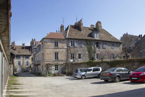 Vue d'ensemble des bâtiments depuis le fond de la deuxième cour. © Région Bourgogne-Franche-Comté, Inventaire du Patrimoine