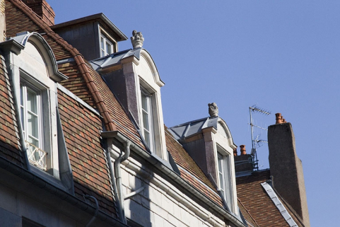 Détail des lucarnes sur le versant de toit donnant rue du Porteau. © Région Bourgogne-Franche-Comté, Inventaire du Patrimoine