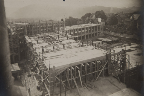 [L'école en construction : étage de la barre du A, juin 1928]. © Région Bourgogne-Franche-Comté, Inventaire du patrimoine