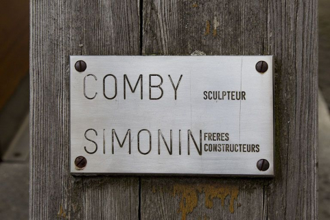 Eléments en lamellé-collé : inscription donnant l'auteur et le fabricant. © Région Bourgogne-Franche-Comté, Inventaire du patrimoine