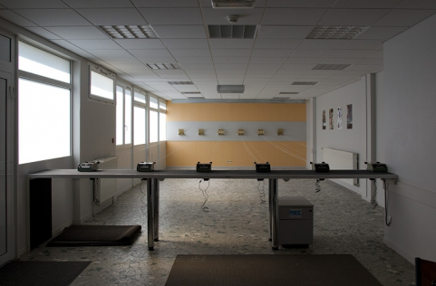 Jonction des bâtiments de l'infirmerie et des salles techniques-internat : stand de tir. © Région Bourgogne-Franche-Comté, Inventaire du patrimoine