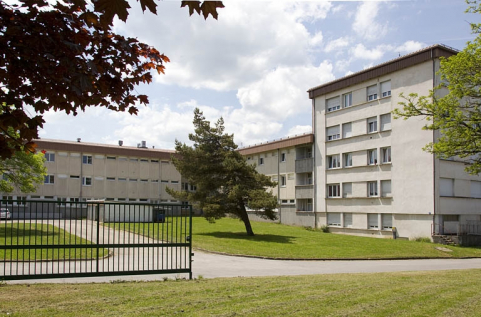 Face postérieure du bâtiment des salles techniques-internat et logements nord. © Région Bourgogne-Franche-Comté, Inventaire du patrimoine