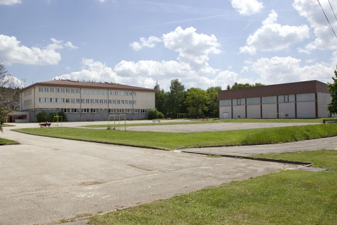 Ancien externat 1er cycle et gymnase, depuis le nord-ouest. © Région Bourgogne-Franche-Comté, Inventaire du patrimoine