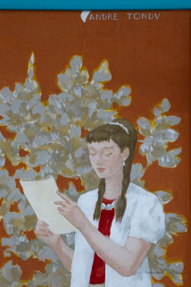 Panneau à droite de l'entrée des garçons : signature du peintre Tondu. © Région Bourgogne-Franche-Comté, Inventaire du patrimoine