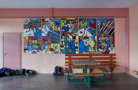 Préau : panneaux peints par les élèves et présentant les formations du lycée. © Région Bourgogne-Franche-Comté, Inventaire du patrimoine