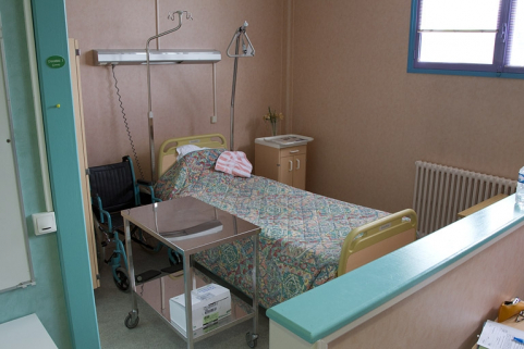 Bâtiment de l'hôtellerie (1er étage), hôpital pédagogique : salle de gériatrie. © Région Bourgogne-Franche-Comté, Inventaire du patrimoine