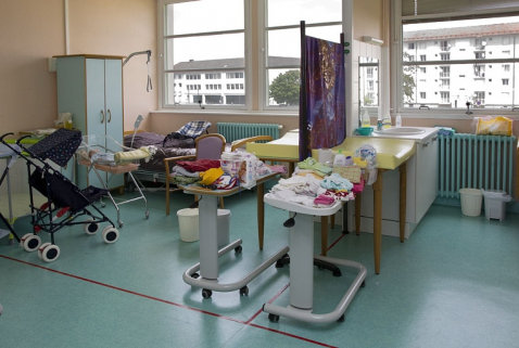 Bâtiment de l'hôtellerie (1er étage), hôpital pédagogique : salle de puériculture. © Région Bourgogne-Franche-Comté, Inventaire du patrimoine