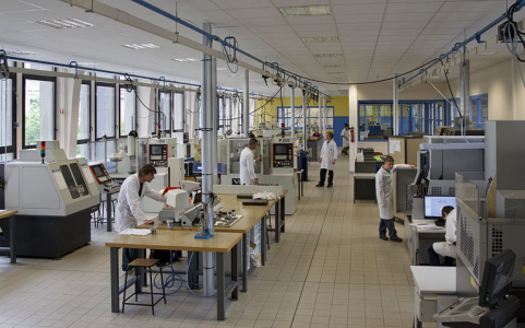 Plateau microtechnique utilisé par la section BTS CIM (Conception et Industrialisation en Microtechniques) et le BAC PRO Microtechniques. © Région Bourgogne-Franche-Comté, Inventaire du patrimoine Plateau microtechnique utilisé par la section BTS CIM (Conception et Industrialisation en Microtechniques) et le BAC PRO Microtechniques. © Région Bourgogne-Franche-Comté, Inventaire du patrimoine