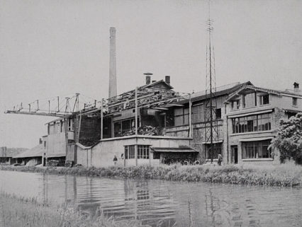 Vue d'ensemble depuis la rive du canal. Photogr., s.n., s.d. [1949]. © Région Bourgogne-Franche-Comté, Inventaire du patrimoine