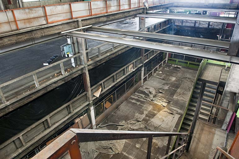 Entrepôt de stockage de véhicules (201) aujourd'hui désaffecté : vue plongeante intérieure. © Région Bourgogne-Franche-Comté, Inventaire du patrimoine Entrepôt de stockage de véhicules (201) aujourd'hui désaffecté : vue plongeante intérieure. © Région Bourgogne-Franche-Comté, Inventaire du patrimoine