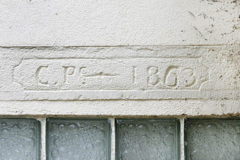 Linteau de porte d'une maison individuelle (rue du Mavuron). © Région Bourgogne-Franche-Comté, Inventaire du patrimoine