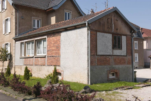 Atelier d'horlogerie adossé à la façade psotérieure du logement patronal. © Région Bourgogne-Franche-Comté, Inventaire du patrimoine