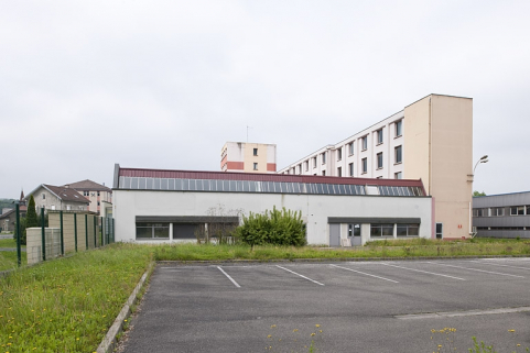 Atelier de fabrication et bâtiment administratif depuis le nord-est. © Région Bourgogne-Franche-Comté, Inventaire du patrimoine Atelier de fabrication et bâtiment administratif depuis le nord-est. © Région Bourgogne-Franche-Comté, Inventaire du patrimoine