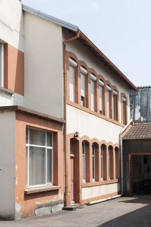 Bâtiment de bureaux (?) situé en fond de cour. © Région Bourgogne-Franche-Comté, Inventaire du patrimoine