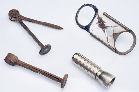 Cure-pipes, perfore-cigares et coupe-cigares. © Région Bourgogne-Franche-Comté, Inventaire du patrimoine Cure-pipes, perfore-cigares et coupe-cigares. © Région Bourgogne-Franche-Comté, Inventaire du patrimoine