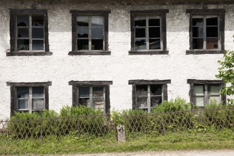 Détail de la façade est de l'atelier. © Région Bourgogne-Franche-Comté, Inventaire du patrimoine Détail de la façade est de l'atelier. © Région Bourgogne-Franche-Comté, Inventaire du patrimoine