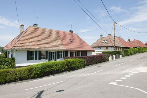 Maisons jumelles rue Raoul Delattre. Vue de trois quarts. © Région Bourgogne-Franche-Comté, Inventaire du patrimoine