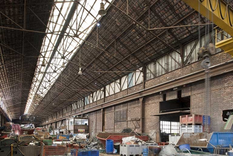 Atelier de laminage. Vue intérieure : charpente métallique et mur nord. © Région Bourgogne-Franche-Comté, Inventaire du patrimoine