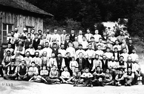 Groupe d'ouvriers. © Région Bourgogne-Franche-Comté, Inventaire du patrimoine Groupe d'ouvriers. © Région Bourgogne-Franche-Comté, Inventaire du patrimoine