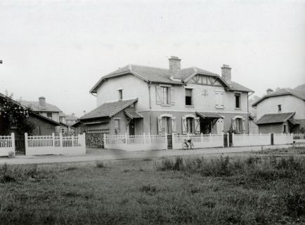 Maison vue de trois quarts. © Région Bourgogne-Franche-Comté, Inventaire du patrimoine