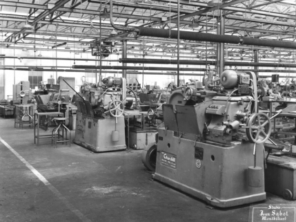 Vue intérieure de l'atelier. Batterie de presses. © Région Bourgogne-Franche-Comté, Inventaire du patrimoine