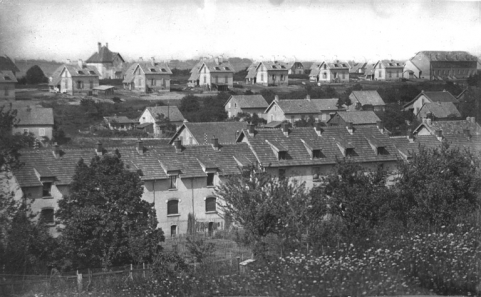Vue d'ensemble depuis le sud-ouest. © Région Bourgogne-Franche-Comté, Inventaire du patrimoine Vue d'ensemble depuis le sud-ouest. © Région Bourgogne-Franche-Comté, Inventaire du patrimoine