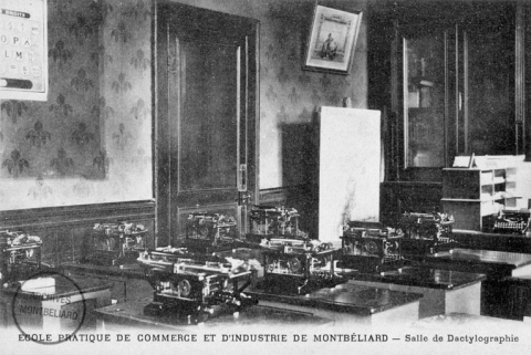 Ecole Pratique de Commerce et d'Industrie de Montbéliard. Salle de dactylographie. © Région Bourgogne-Franche-Comté, Inventaire du patrimoine