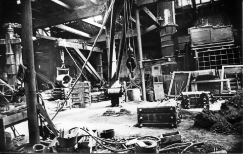 Vue intérieure de l'atelier de fonderie, photogr., vers 1960. © Région Bourgogne-Franche-Comté, Inventaire du patrimoine