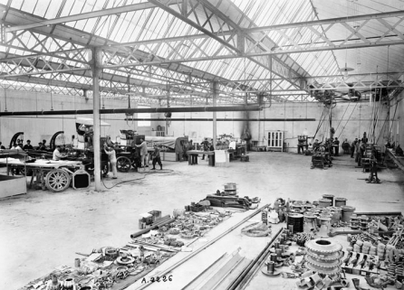 Atelier de montage des camions (type 501). © Région Bourgogne-Franche-Comté, Inventaire du patrimoine Atelier de montage des camions (type 501). © Région Bourgogne-Franche-Comté, Inventaire du patrimoine