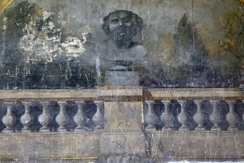 Maison de l'architecte Marnotte : peinture murale située sur le mur à droite de la cour : détail du personnage en buste. © Région Bourgogne-Franche-Comté, Inventaire du Patrimoine