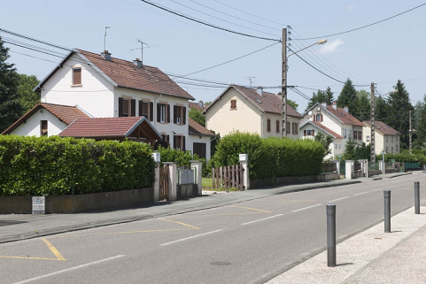 Vue d'ensemble de la rue d'Héricourt. © Région Bourgogne-Franche-Comté, Inventaire du patrimoine