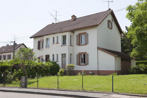 Maison jumelée avec entrées saillantes rue d'Héricourt. Vue de trois quarts © Région Bourgogne-Franche-Comté, Inventaire du patrimoine
