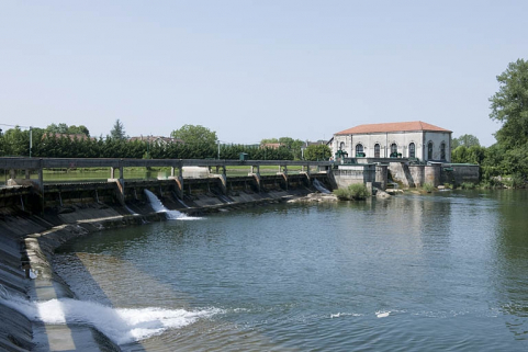 Le barrage et la centrale depuis le sud. © Région Bourgogne-Franche-Comté, Inventaire du patrimoine Le barrage et la centrale depuis le sud. © Région Bourgogne-Franche-Comté, Inventaire du patrimoine