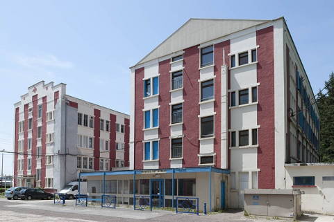 Pignons des immeubles de dortoirs. Vue de trois quarts droite. © Région Bourgogne-Franche-Comté, Inventaire du patrimoine