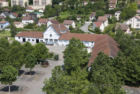 Vue plongeante sur les ateliers de réparation et les garages. © Région Bourgogne-Franche-Comté, Inventaire du patrimoine