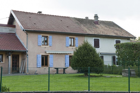 Habitation de 4 logements. Façade ouest. © Région Bourgogne-Franche-Comté, Inventaire du patrimoine