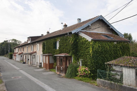 Habitation de 10 logements. Vue d'ensemble depuis le nord-est. © Région Bourgogne-Franche-Comté, Inventaire du patrimoine