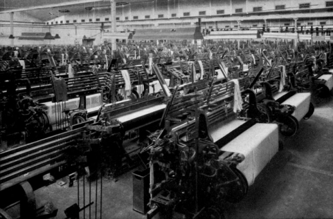 Batteries de métiers à tisser. Photogr., s.d. [vers 1950]. © Région Bourgogne-Franche-Comté, Inventaire du patrimoine