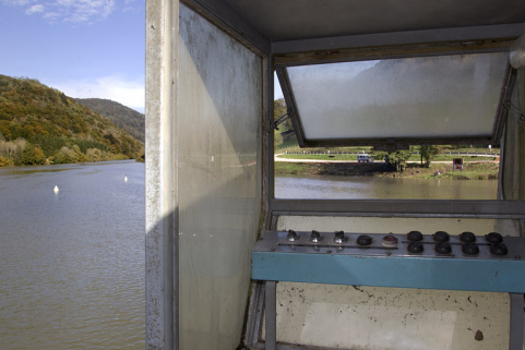 Prise d'eau : poste de commande du dégrilleur. © Région Bourgogne-Franche-Comté, Inventaire du patrimoine Prise d'eau : poste de commande du dégrilleur. © Région Bourgogne-Franche-Comté, Inventaire du patrimoine